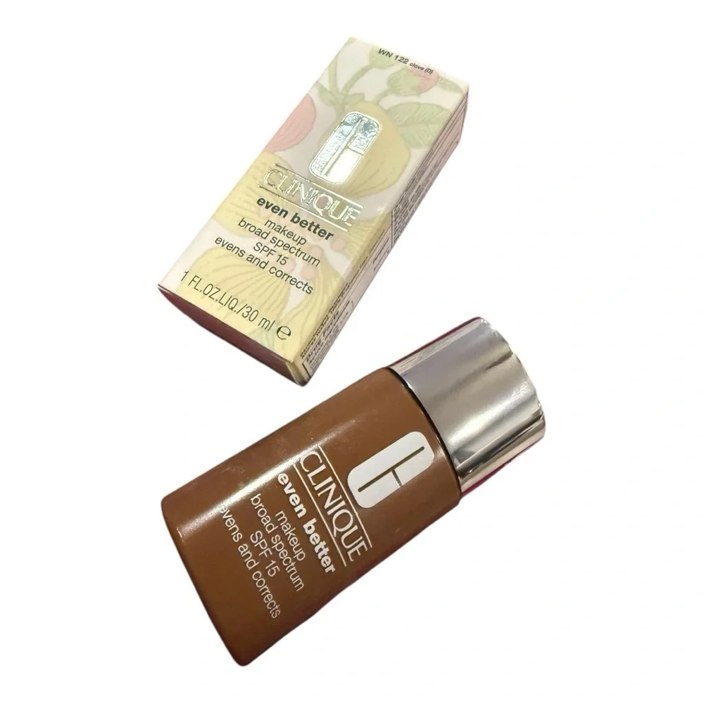 Clinique Even Better Makeup Liquid Foundation SPF 15 With Vitamin C Clove WN122